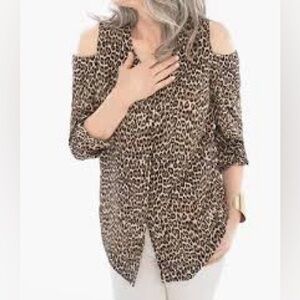 Chico’s Cold Shoulder top in Cheetah Chico’s SZ 2 (US12)
